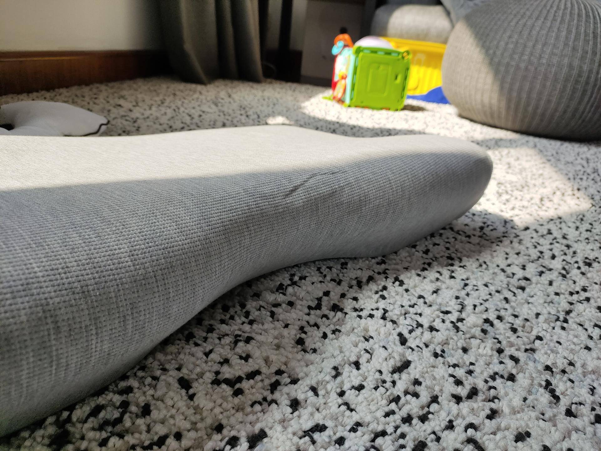 乳胶和太空记忆棉枕头哪个好,记忆棉波浪枕头真实测评