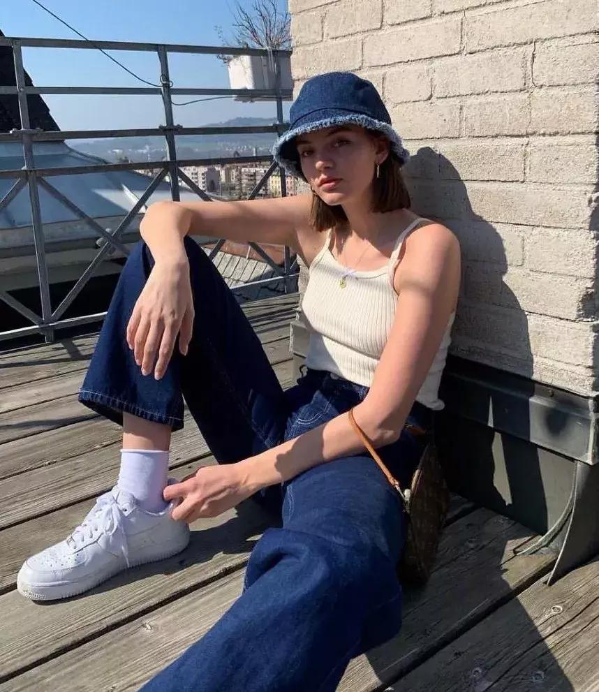 刘雯蕾丝服装,刘雯jennie