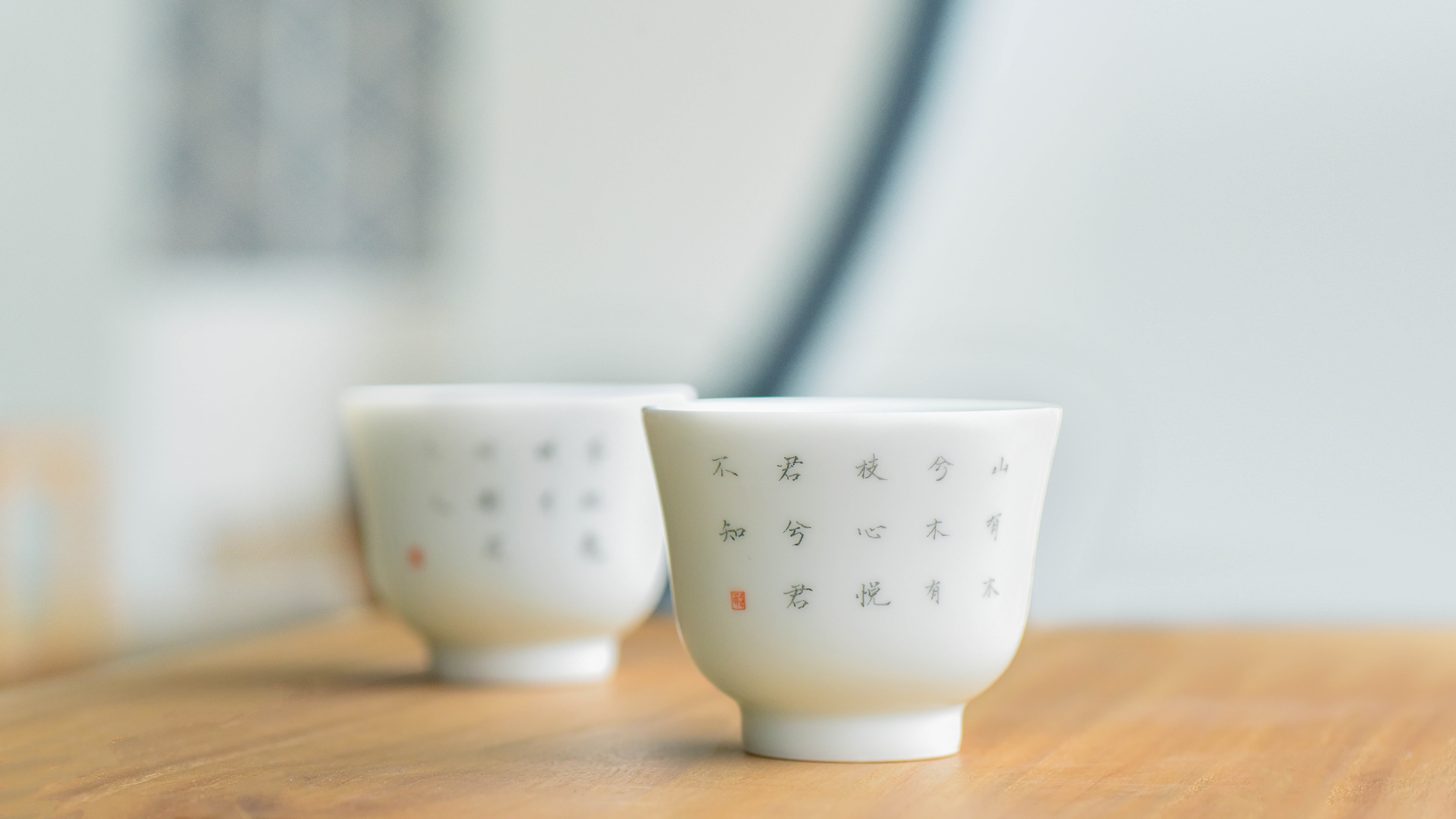 如何辨别茶具瓷器的品质,鎏银茶具和陶瓷茶具哪个好