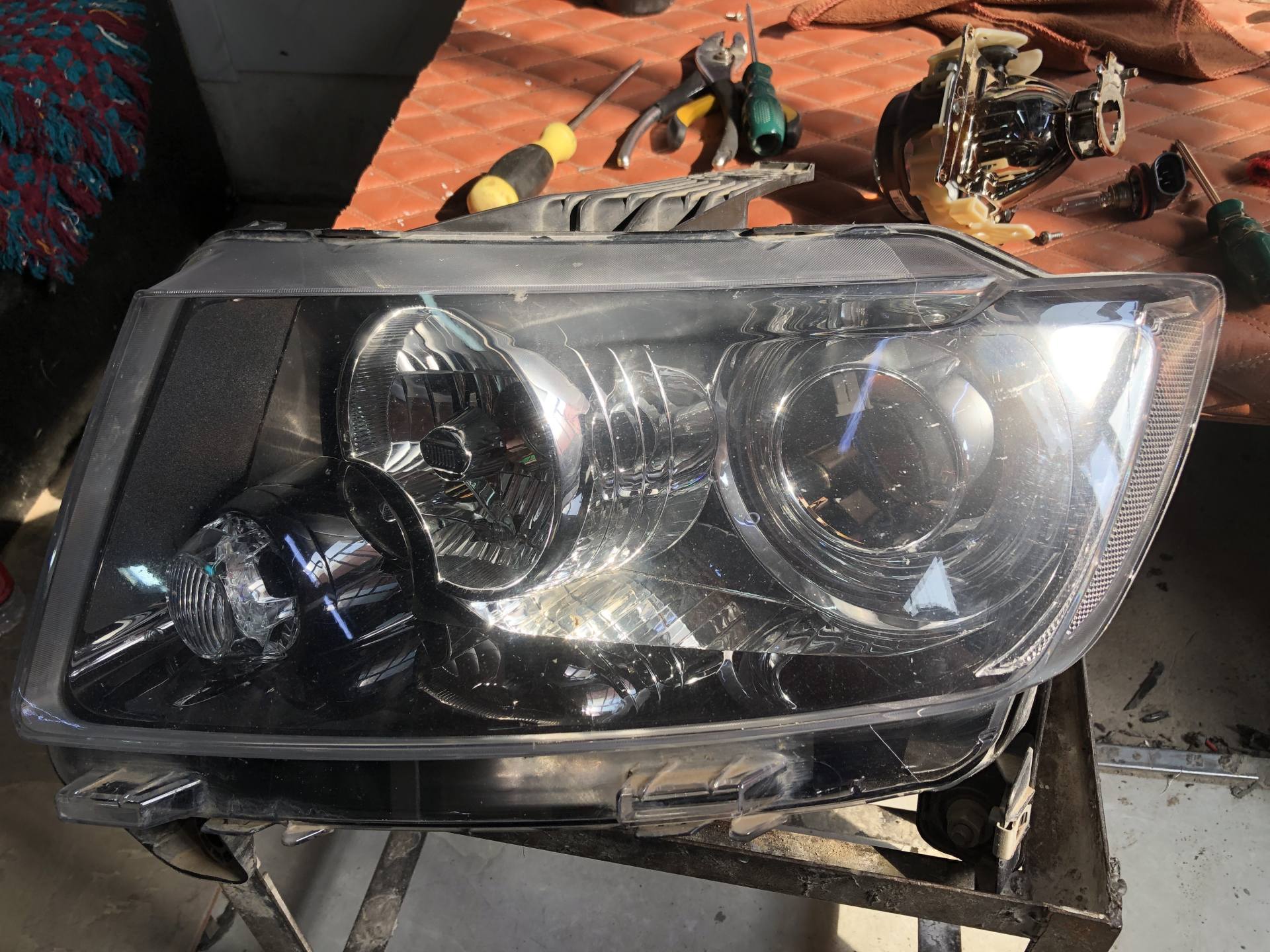 指南者改装自动大灯教程,指南者怎样自己更换车灯