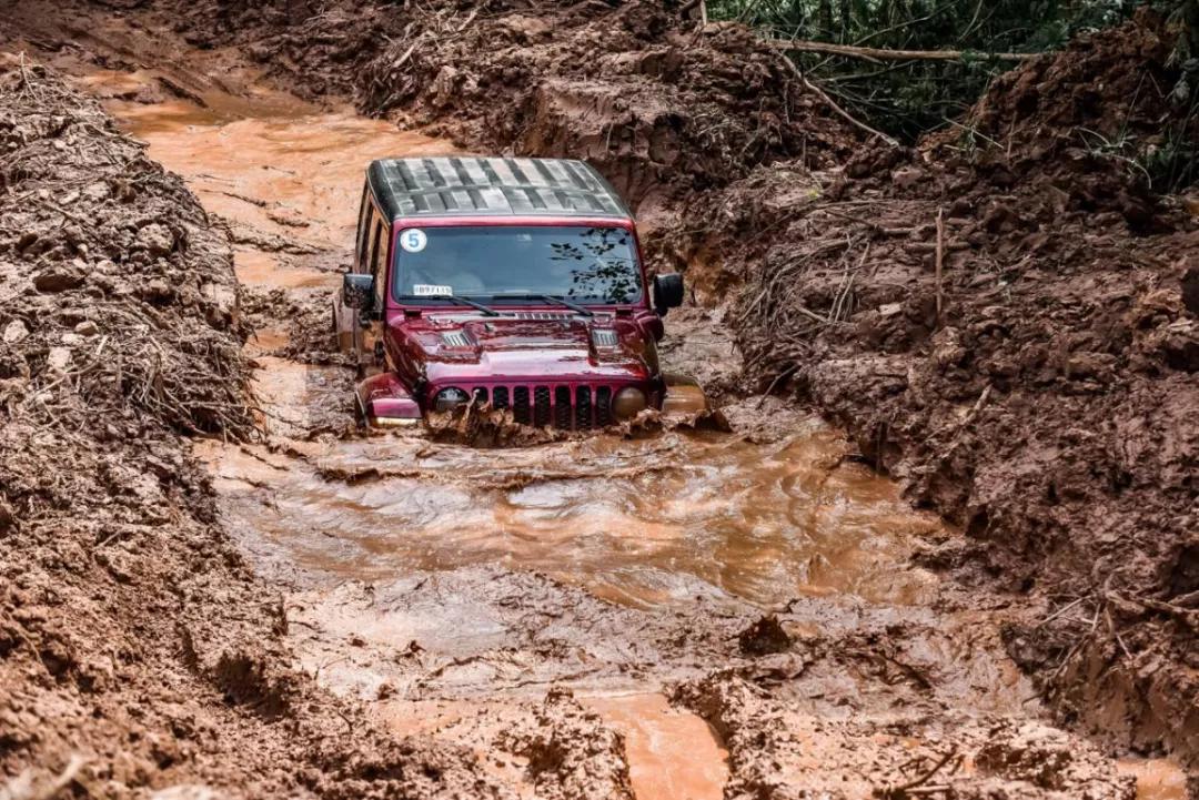 jeep越野之旅,jeep越野强势亮相
