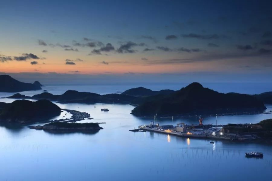 这座海滨小城真是美丽又整洁,这座海滨小城可真美丽