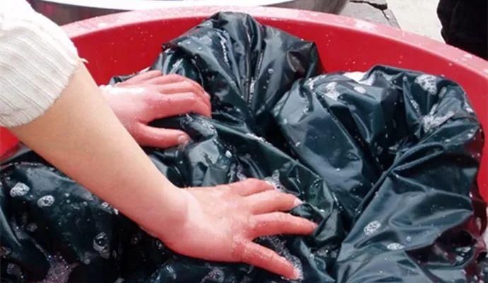 羽绒服太脏洗衣机怎么洗,羽绒服怎么用洗衣机清洗比较干净