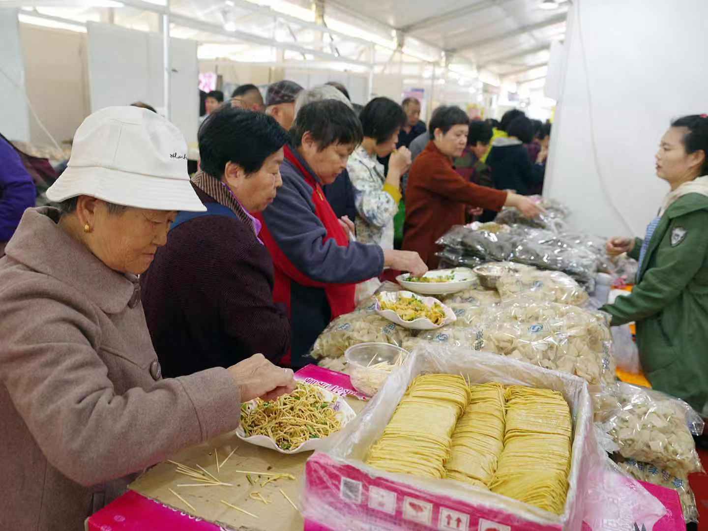 顺义这个地方热闹了，物美价廉好货全来了，有保暖内衣还能以旧换新