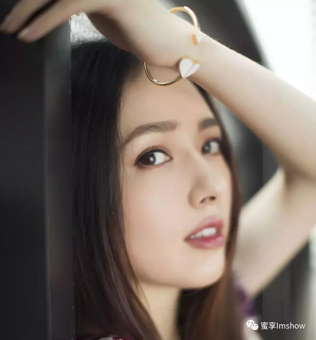 7种时尚又有品位的饰品搭配方法,百搭不过时的饰品有哪些