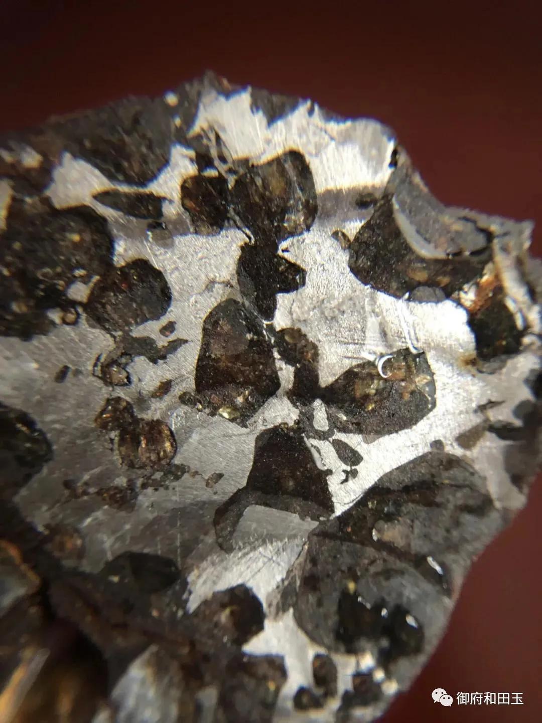 上周!这块来自*疆新**的石头拍出472万的天价!创历史新高