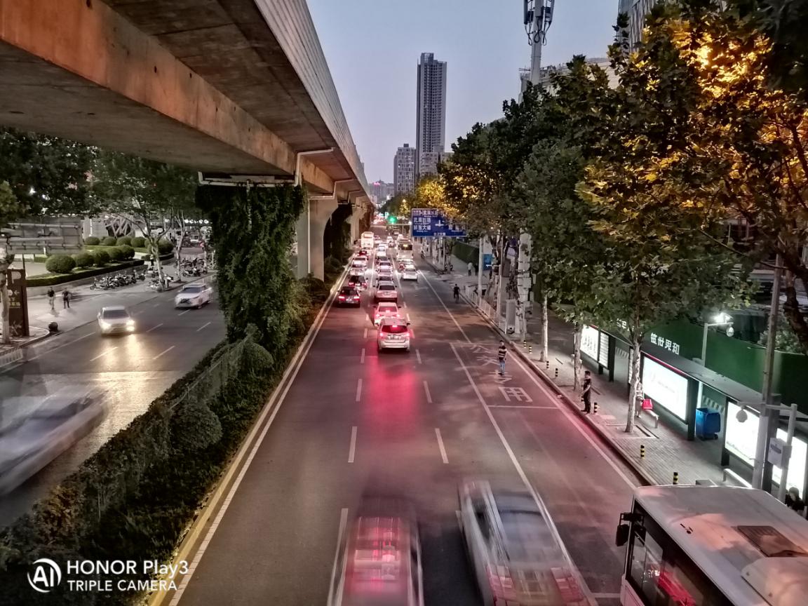 荣耀play3评测跑多少分,荣耀play3值得买么