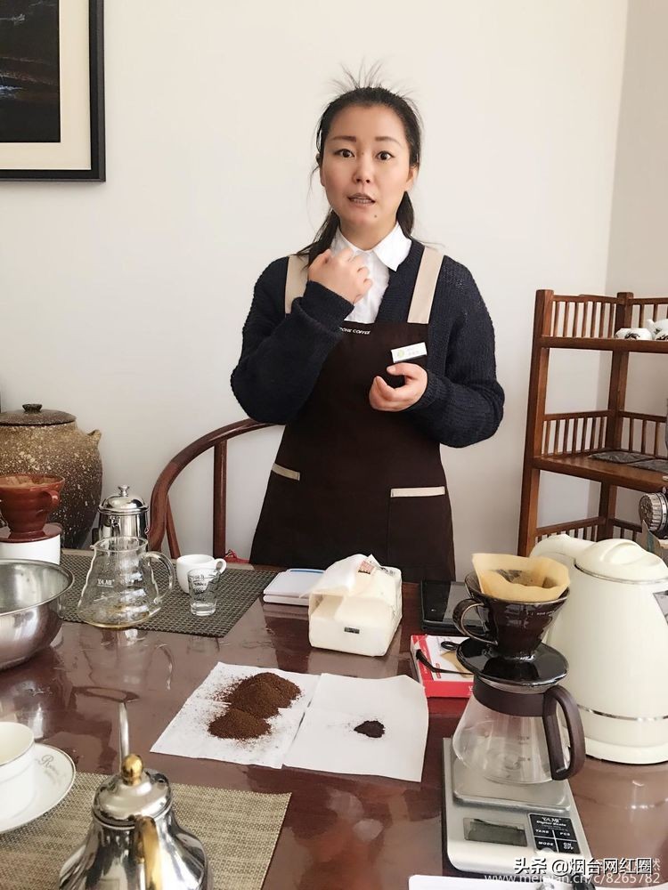 喜欢咖啡，因为那种独特的色香味。色泽凝重，透着忧郁和冷寂