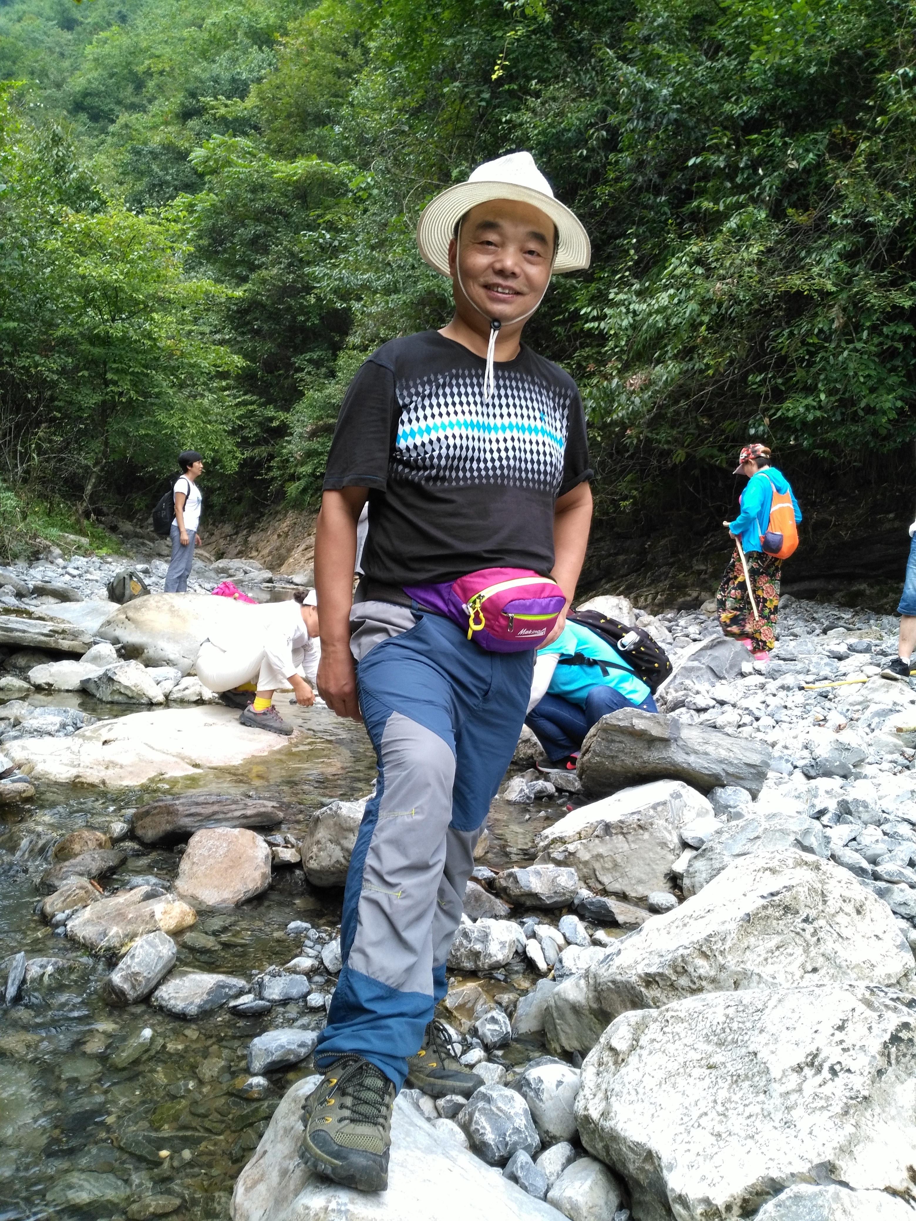 西漂湾瀑布群,建始西漂湾瀑布群