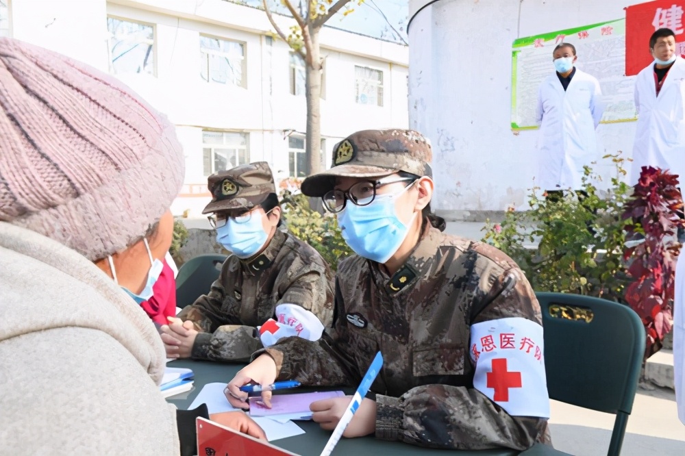 军医缅怀白求恩用心用情给老区送健康