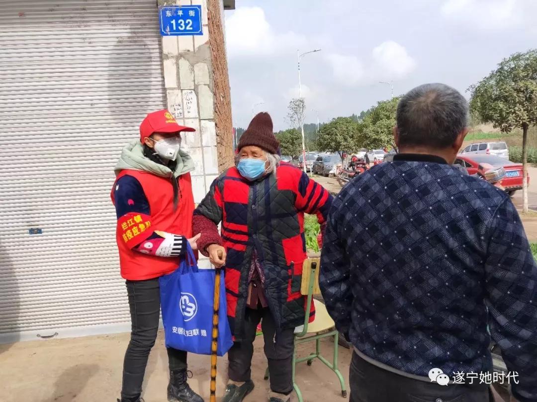 巾帼志愿者撑起抗疫防疫半边天,抗疫志愿者为出征勇士护小家
