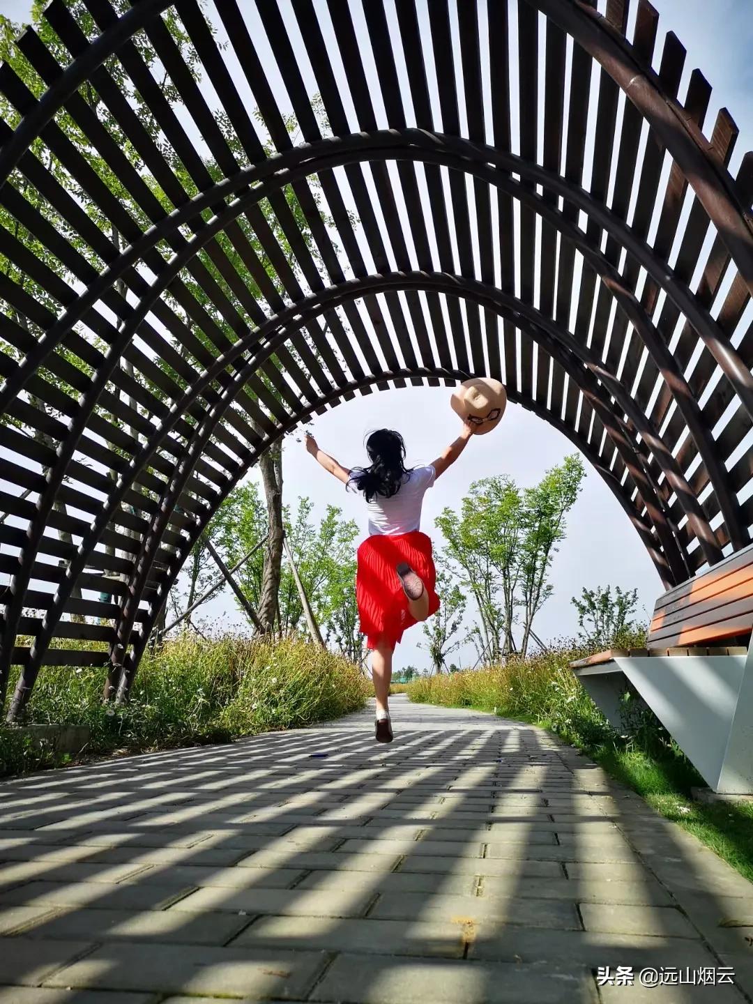 手拿自拍杆一杆在手不求人,自拍杆教程全过程