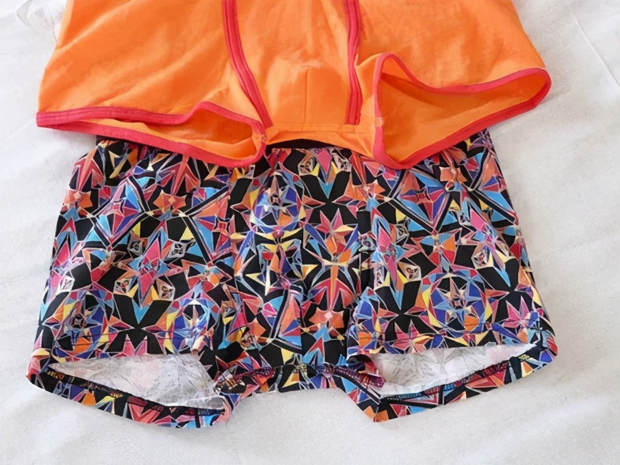 *裤内**总是脏脏的怎么回事?三角or四角*裤内**,哪个更好?8个细节,个个关乎健康,不看亏了