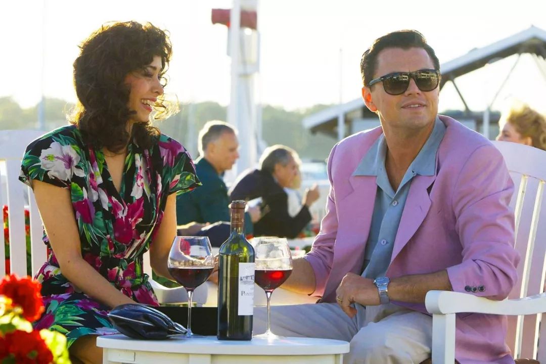 穿粉色就是娘娘腔?让小李子和猫王告诉你什么叫“油而不腻”