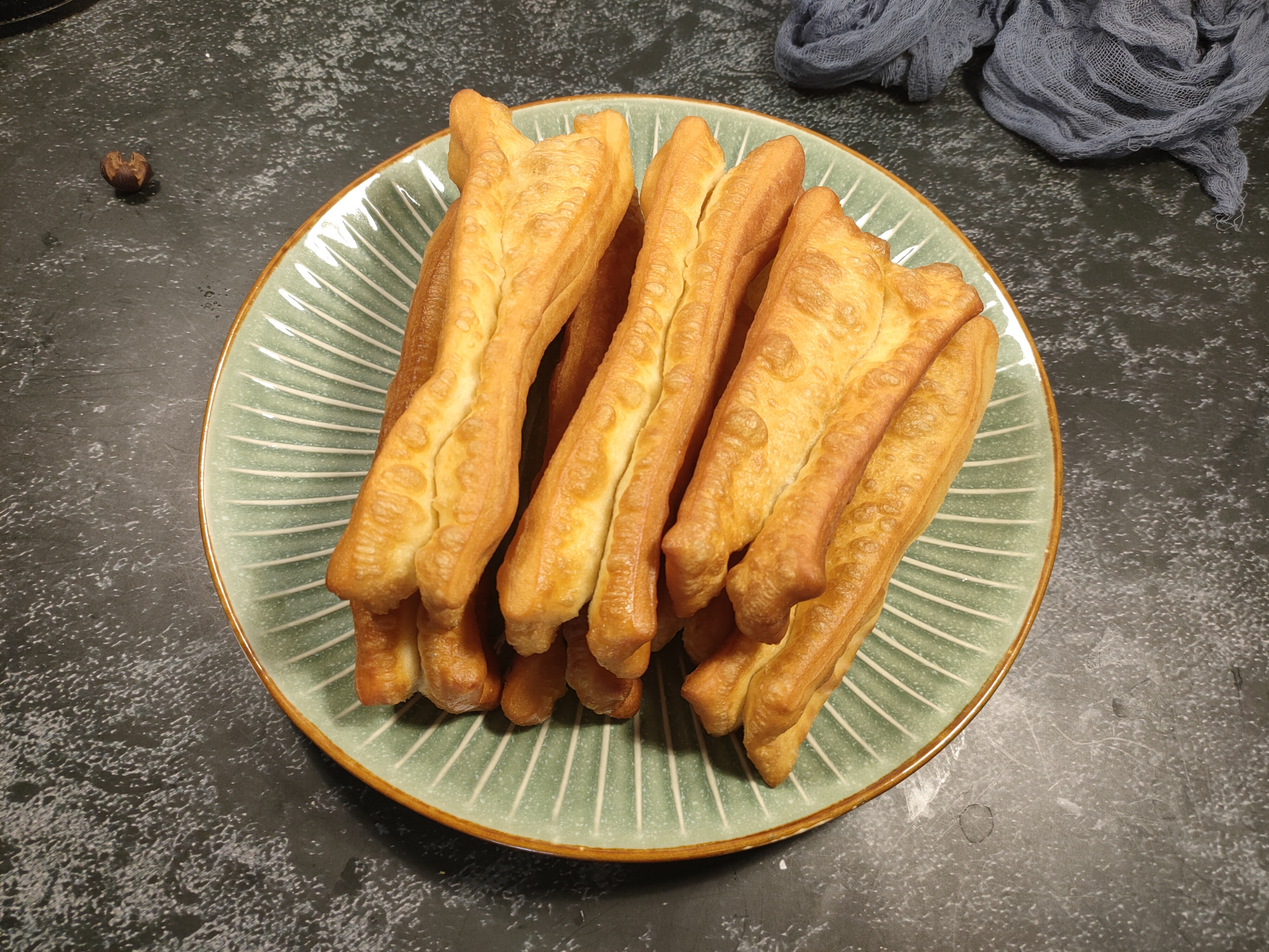 炸油条蓬松酥脆用什么配方,炸油条用什么方法才能蓬松酥脆