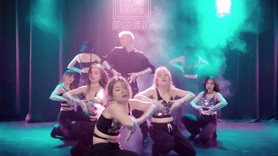 甩头基本功练习动作,零基础学跳甩头舞