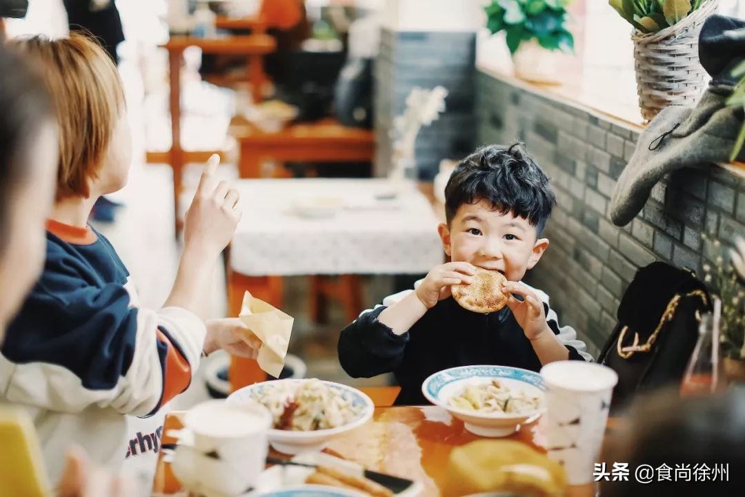 创历史！徐州凉皮开到悉尼！健身私教烹制的美味，还有变态辣……