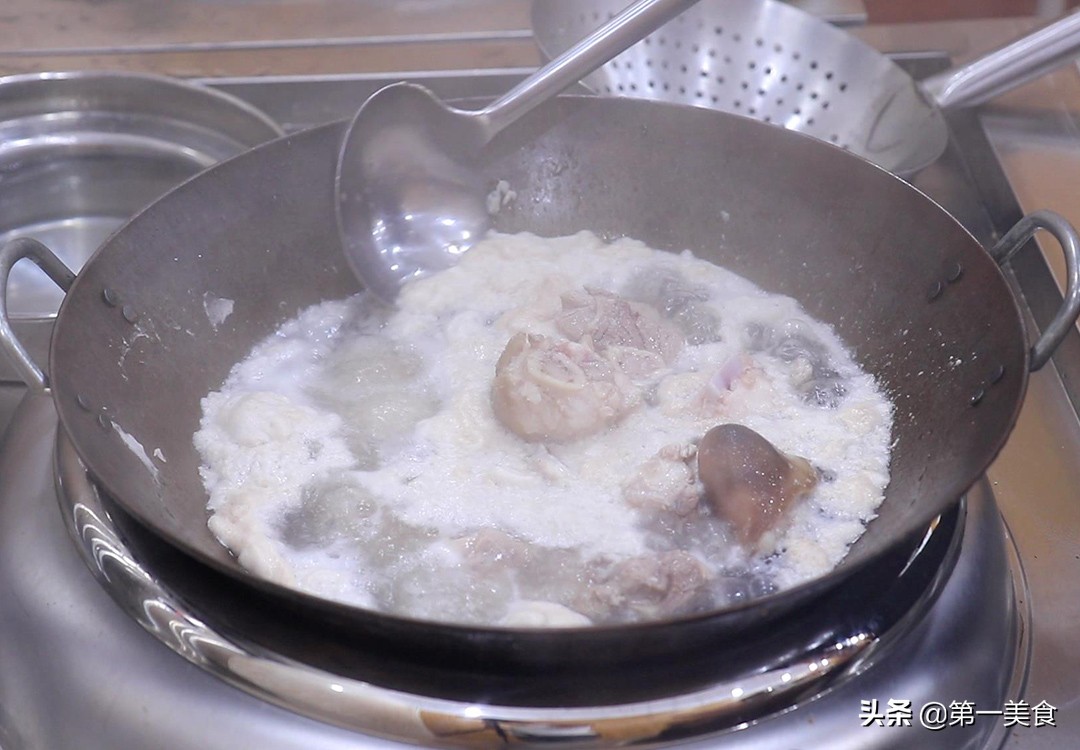 炖大骨头汤怎么炖最好喝,炖大骨头汤焯不焯水