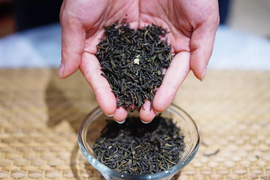 侯彩擂奶茶 (侯彩擂奶茶加盟店价格)