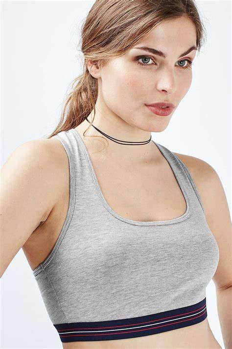 英国女性隔离期放飞自我内衣专家警告：不穿文胸容易变形！