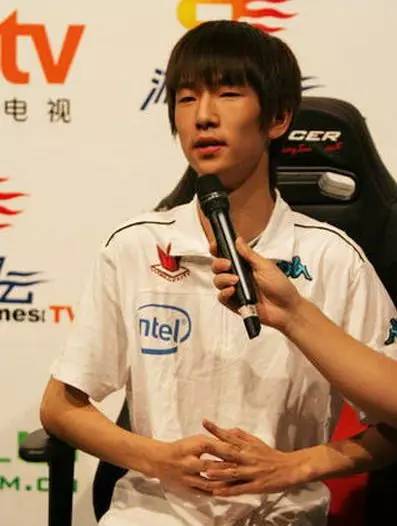 一人一场成名战,一人一场成名战足球