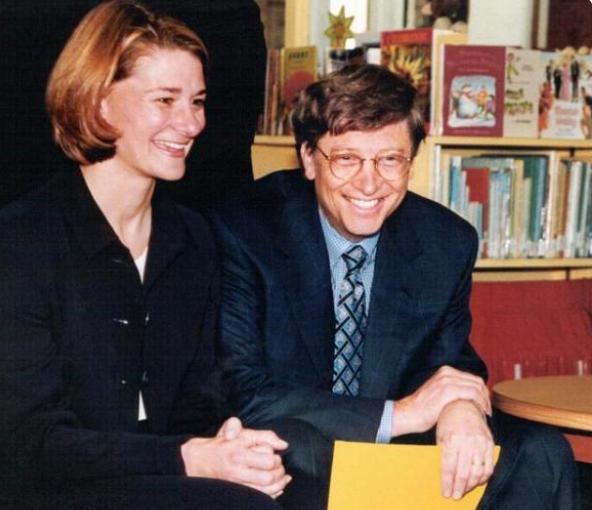 比尔盖茨传奇一生,比尔盖茨的一生经历详细