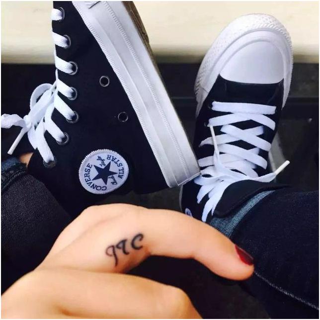 匡威上面的两个孔怎么用,所有匡威侧面都有两个孔吗