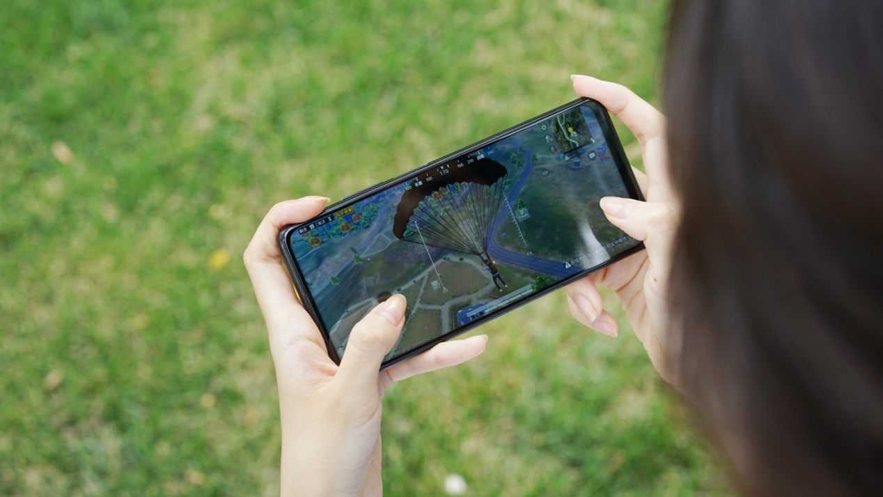 华为麦芒9上手：5G+6.8英寸+6400万高清摄影，后浪们的心头好