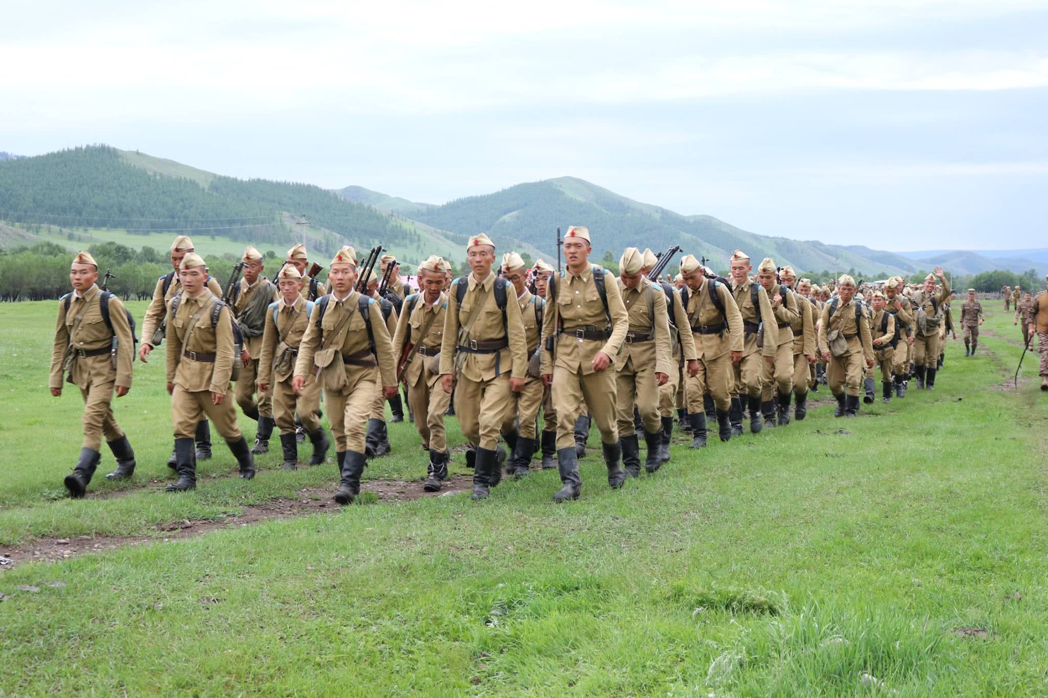 蒙古人民军视频,蒙古人民军的军服