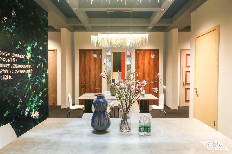 木门全屋定制环保,了解实木家具的发展趋势