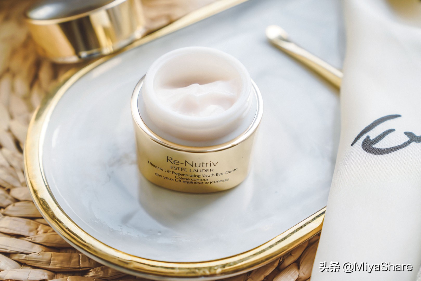 白金眼霜和白金精华眼霜,白金和菁纯眼霜干纹