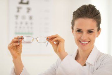 镜架下滑可以调吗,怎么判断镜架是否适合自己