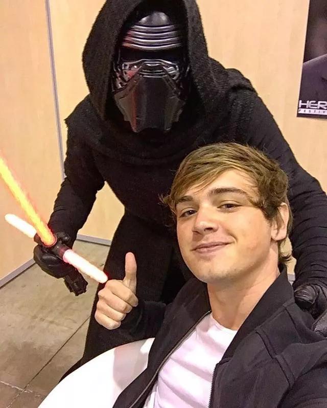 乔佛里扮演者钢铁侠,乔佛里演技