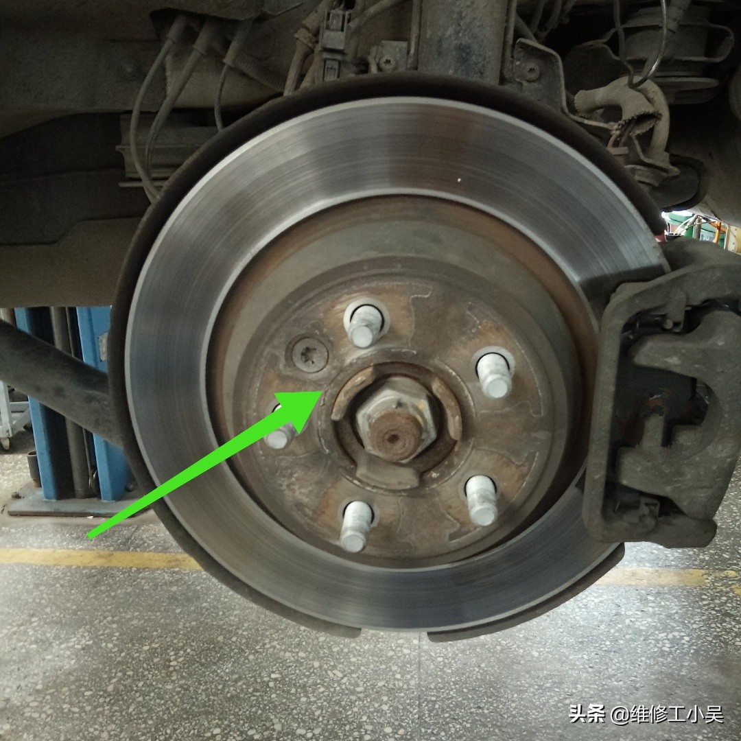 路虎星脉刹车异响,路虎发现神行轻踩刹车异响