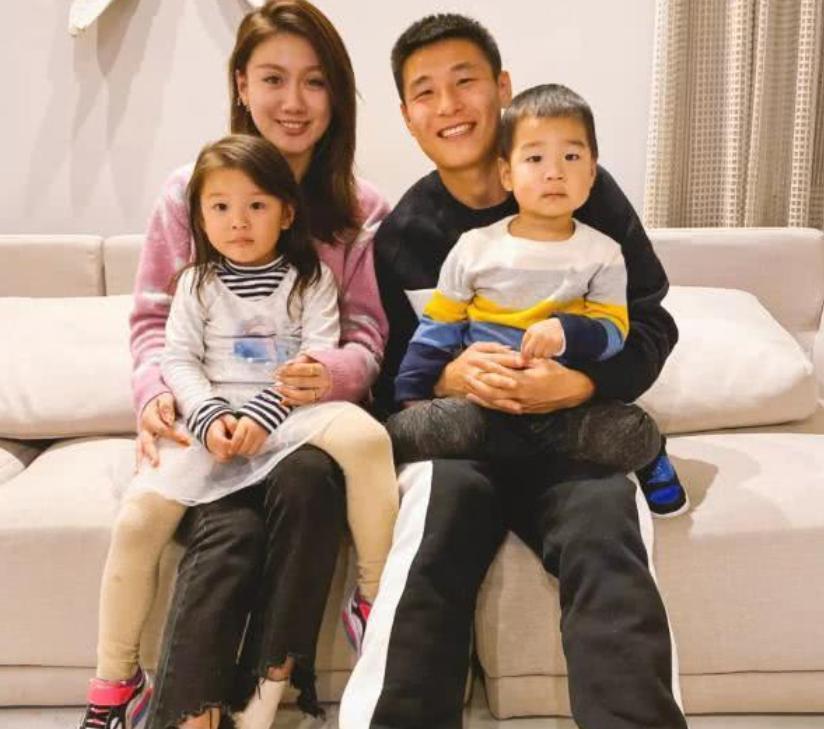 武磊表白西班牙人视频,武磊皮克赛后主动示好