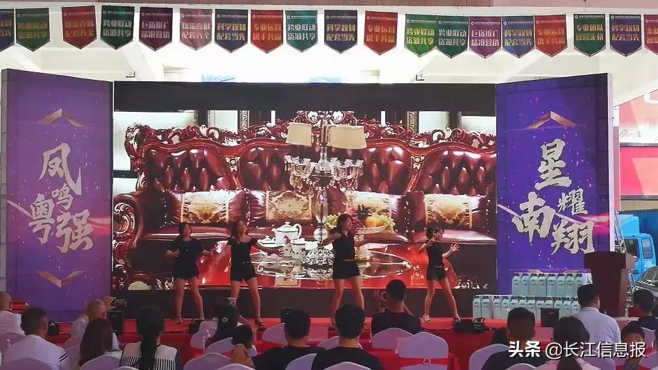 看明星、观舞狮、得实惠,岳阳这里的采购节真精彩