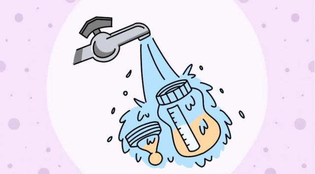 奶瓶怎么使用才不容易呛奶,怎么洗奶瓶给宝宝喂毒奶