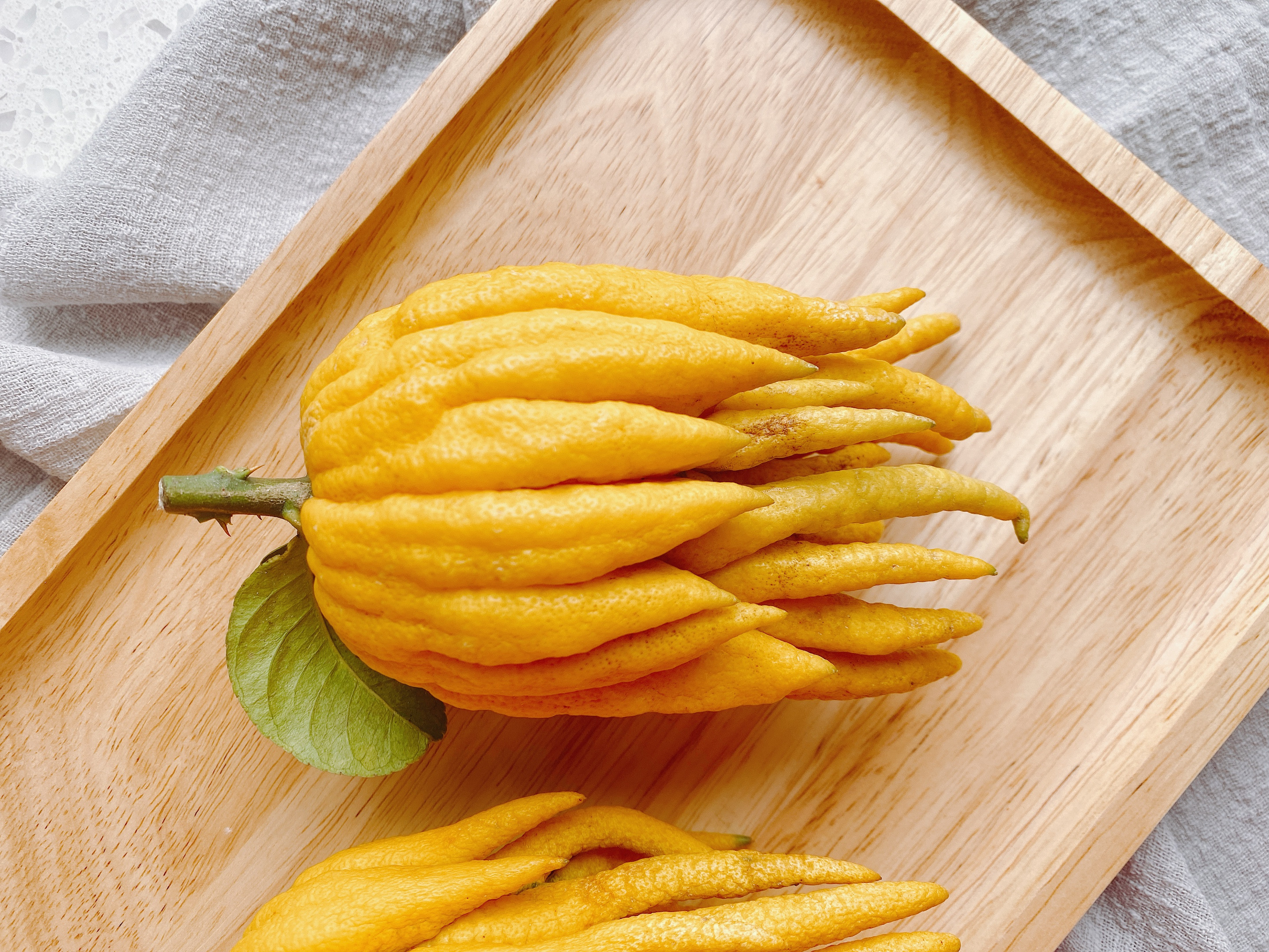 过年了，准备点金佛手，喜庆而且用处多，能泡茶做果干还能泡酒