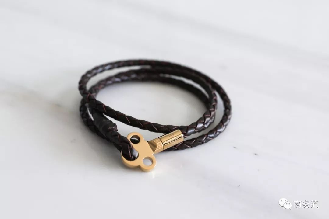 瑞典皇家配饰品牌,几百块戴出万元质感,金色手镯男女戴都好看