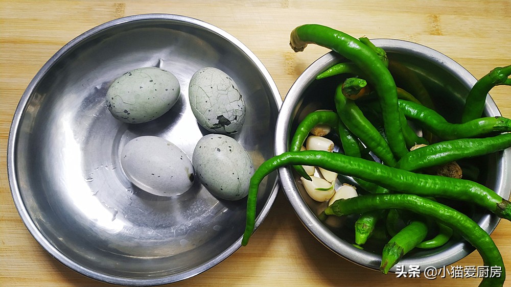 好吃又下饭的擂辣椒皮蛋测评,擂辣椒皮蛋超辣