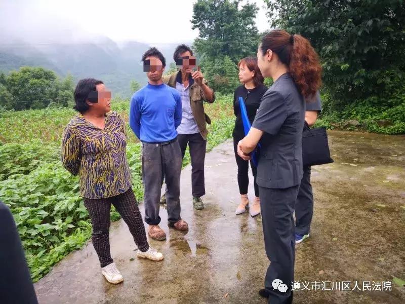 开庭对方没来怎么判决,开庭时被告没来如何办理