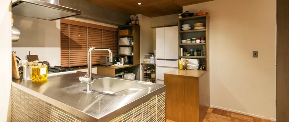 半开放式厨房和开放式厨房的区别,是开放式厨房还是半开放式厨房好