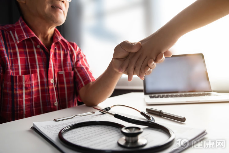 手脚很容易发麻活动一下立马缓解,手脚经常发麻缺什么