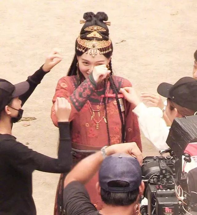 唐嫣和奚梦瑶飘忽不定的“肚子”,成了2019娱乐圈的两大谜团