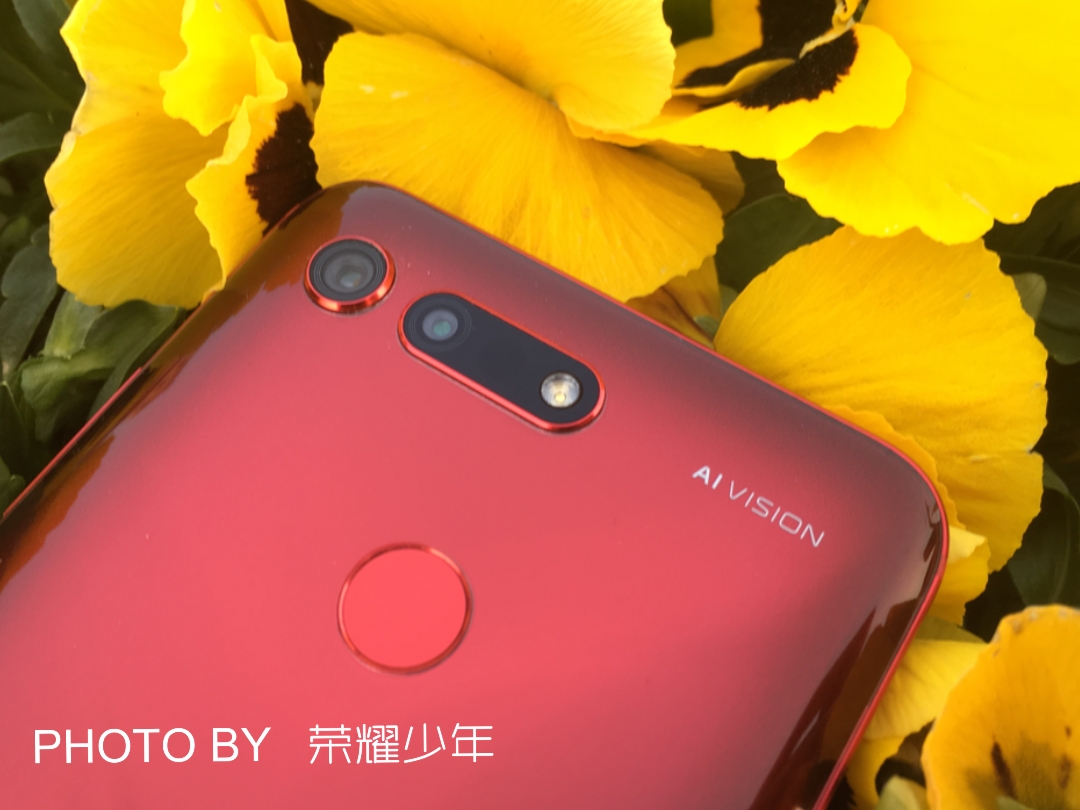 荣耀20和v20外观哪不一样,荣耀v20和荣耀v10对比外观一样吗