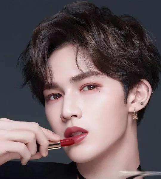 明星代言化妆品到底咋样,明星代言化妆品为什么不抹脸上