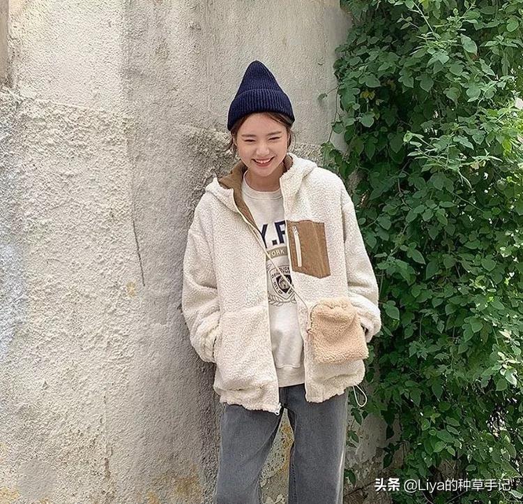 冬季羊羔毛卫衣怎么搭配才好看,冬款羊羔毛卫衣怎么搭配才好看