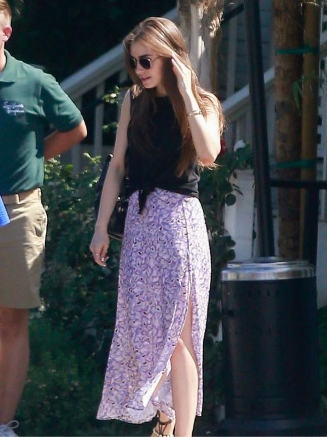 秋瓷炫穿红色裙子扎个黄色宽腰带,秋瓷炫身材好吗