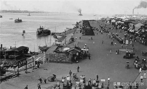 武汉人的过早莫过于一碗热干面,一碗热干面是武汉人最顽强的味道