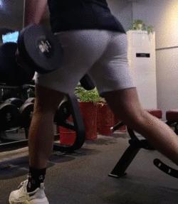 183cm福州翘臀哥走红网络，5个动作，让你男人味十足